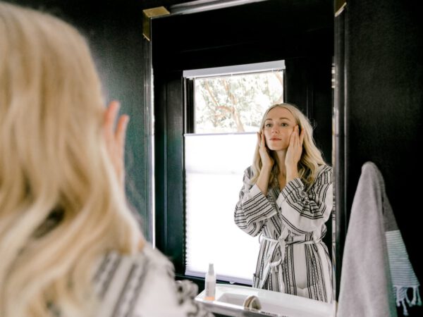 Debunking the Viral Depuffing Chin Strap–Does It Actually Work?