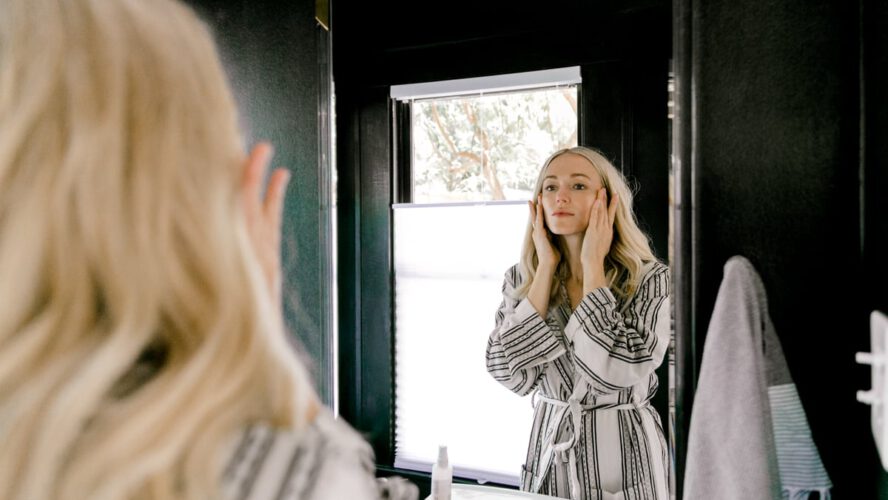 Debunking the Viral Depuffing Chin Strap–Does It Actually Work?