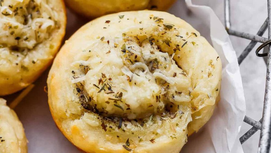 Garlic Parmesan Dinner Rolls (Excessive-Protein!)