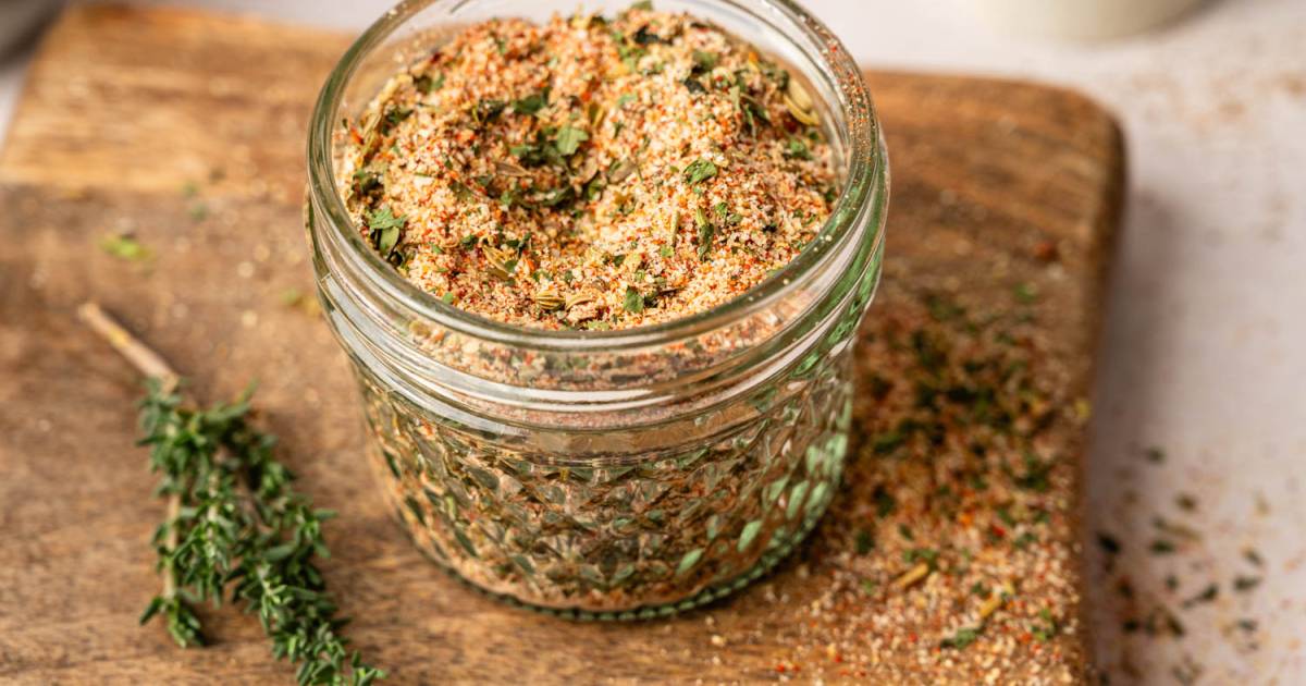 Selfmade Italian Sausage Seasoning {5 Minutes & Versatile}