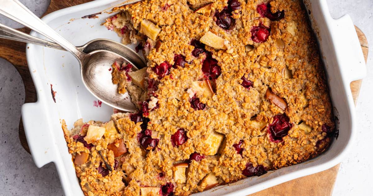 Cranberry Apple Baked Oatmeal {Make-Forward Breakfast}