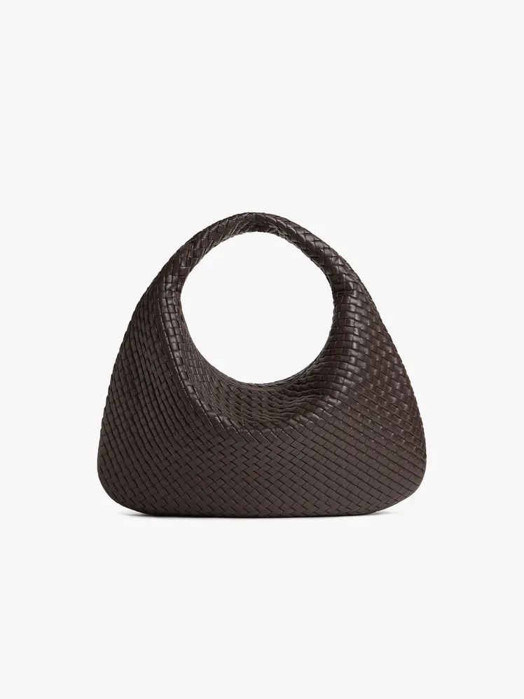 jabob-elordi-bottega-veneta-campana-bag-style-rave