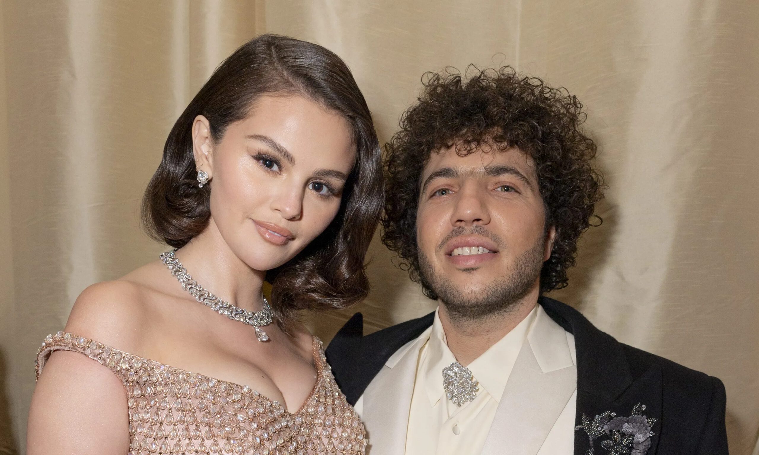 Now Sis! Social Media Sounds OFF After Video Reveals Selena Gomez Kissing Benny Blanco’s Soiled Foot (WATCH)