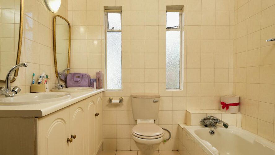 Frequent Lavatory Issues in Older Properties and The best way to Repair Them