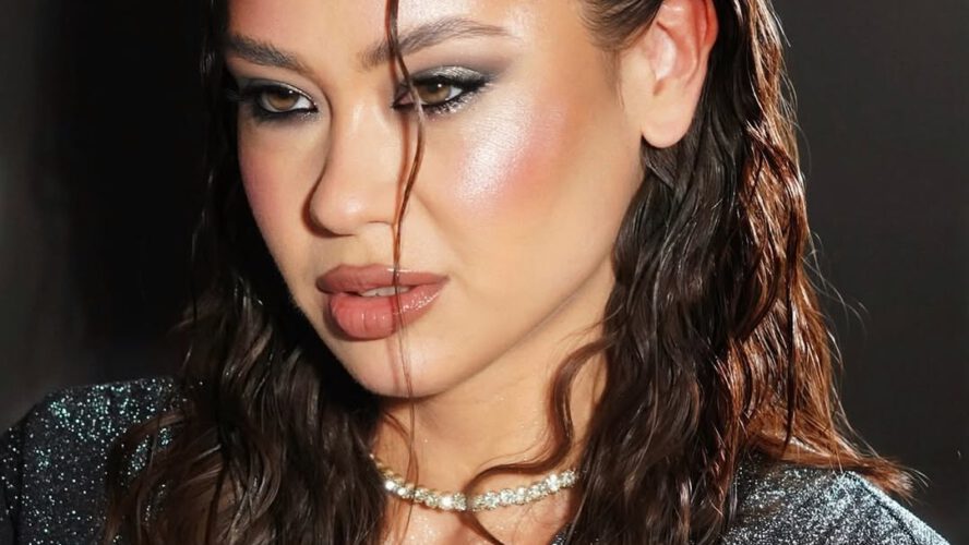 Moist-Look Magnificence Development: Gloss Pores and skin, Mermaid Hair, and Excessive-Shine Glam