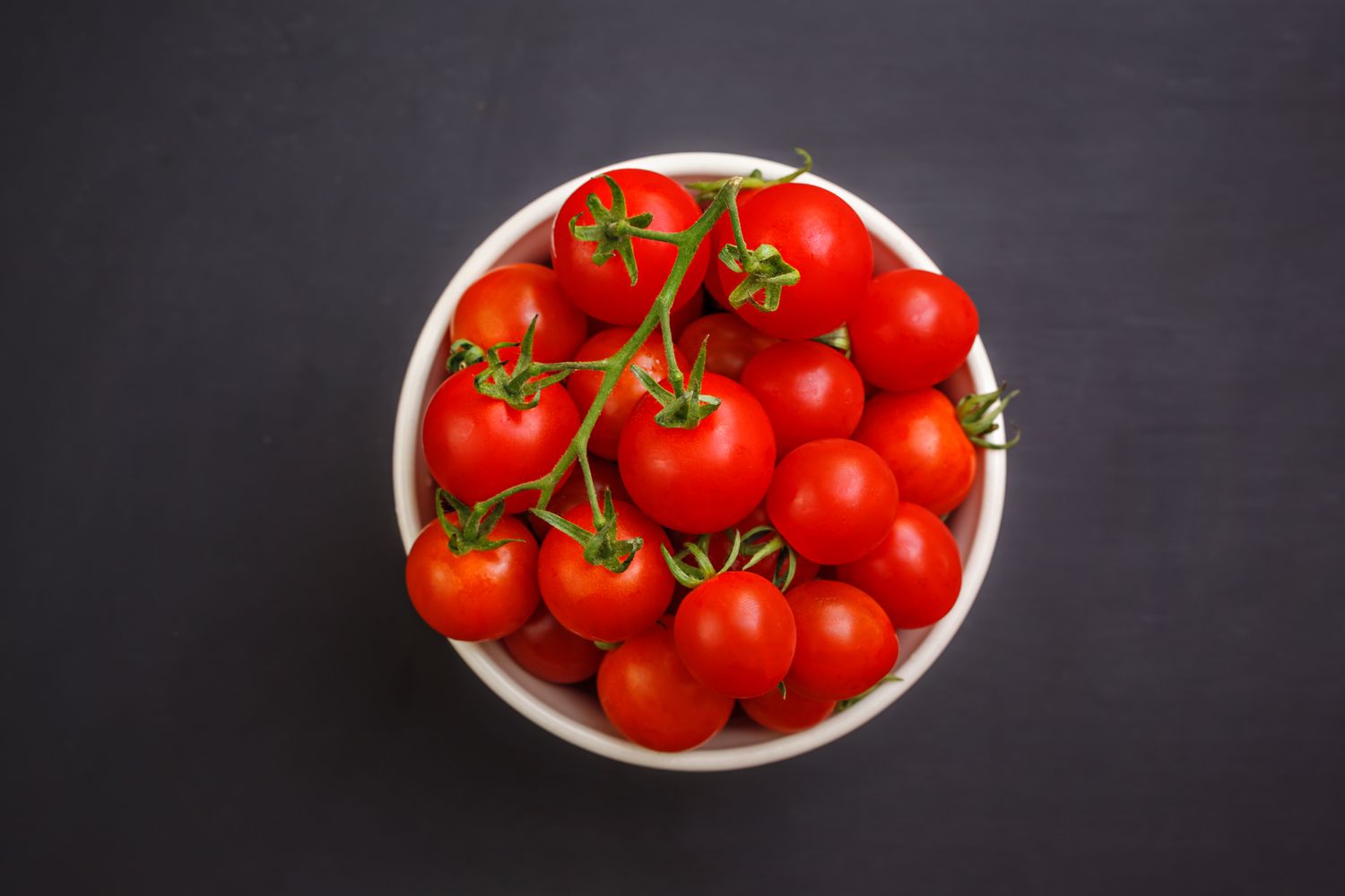 Do Tomatoes Must Be Refrigerated? It Depends upon Ripeness