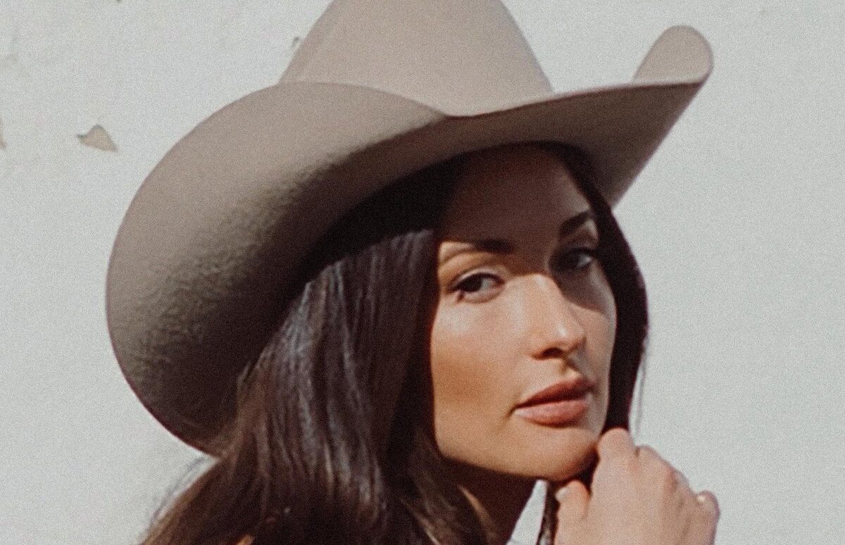 Kacey Musgraves Checks In With The Folks Who Name Nowhere House