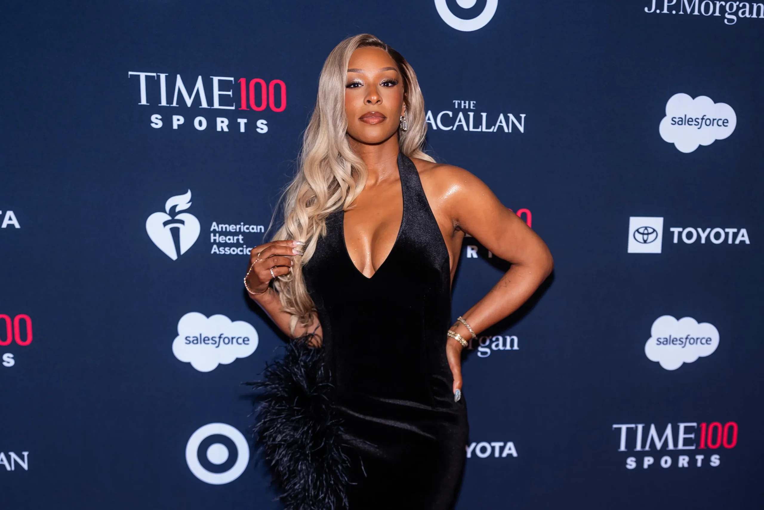 Sheesh! Savannah James’ New Photographs Have The Web Going Up & Reminding LeBron He’s Blessed (PHOTOS)
