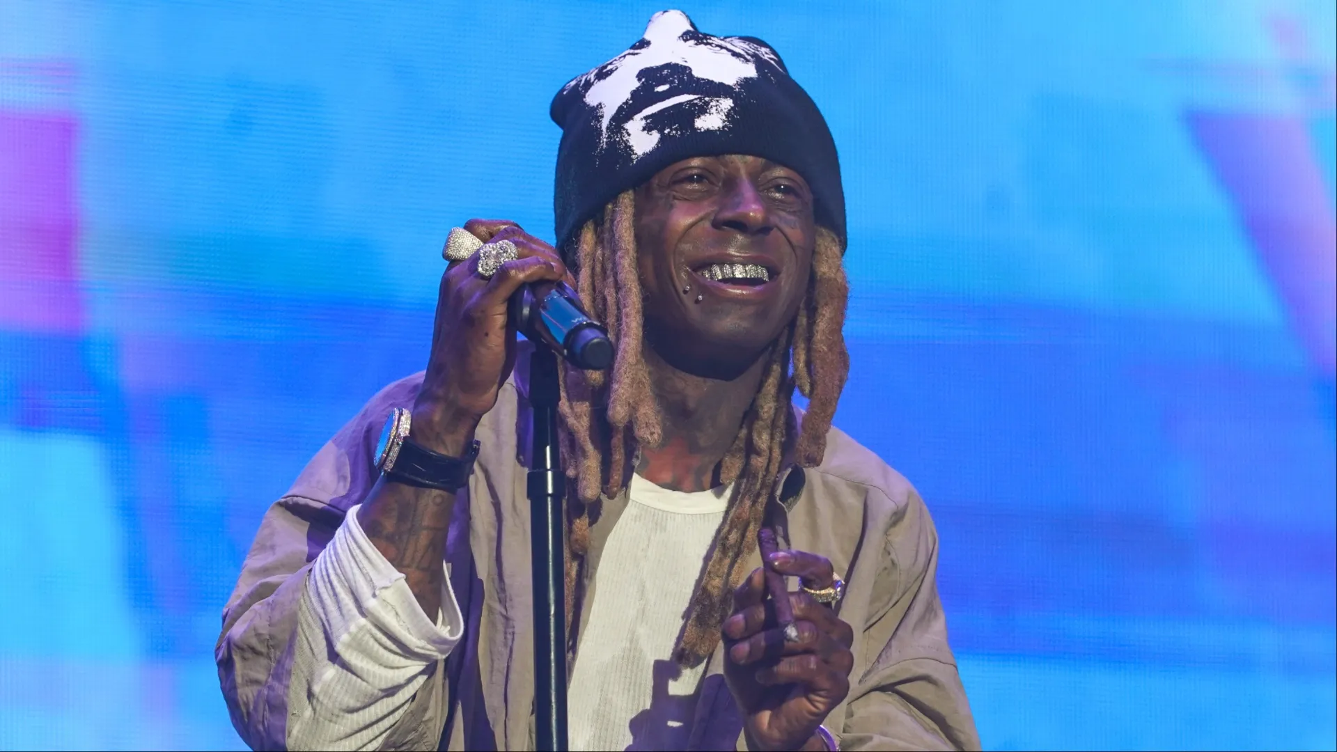 Social Media Customers Speculate Whether or not Lil Wayne’s Cryptic Submit Is About Jay-Z’s Anniversary Live performance