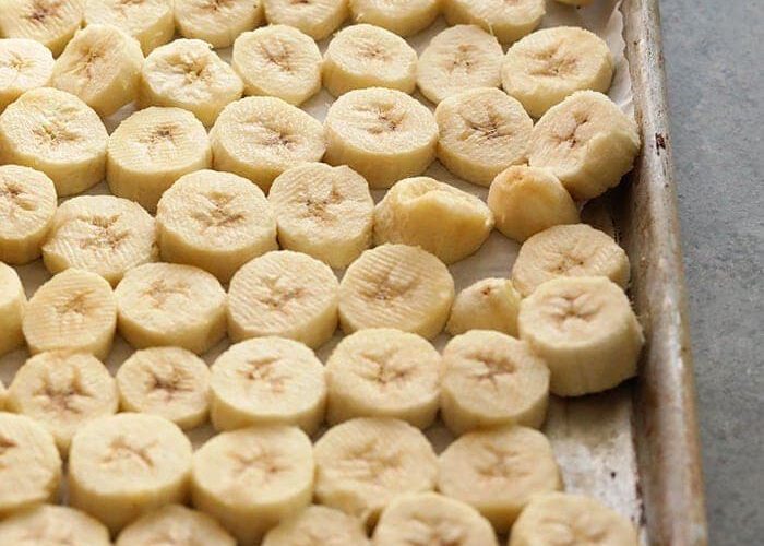 The way to Freeze Bananas (for Smoothies and Baking!)