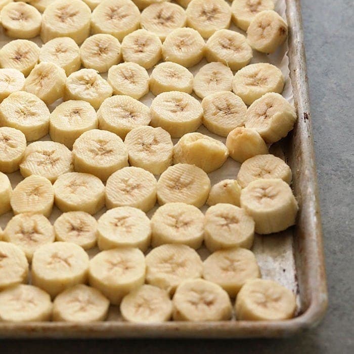 The way to Freeze Bananas (for Smoothies and Baking!)