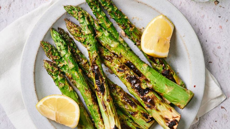Straightforward Grilled Asparagus Recipe – {Completely Charred, 10 Minutes}