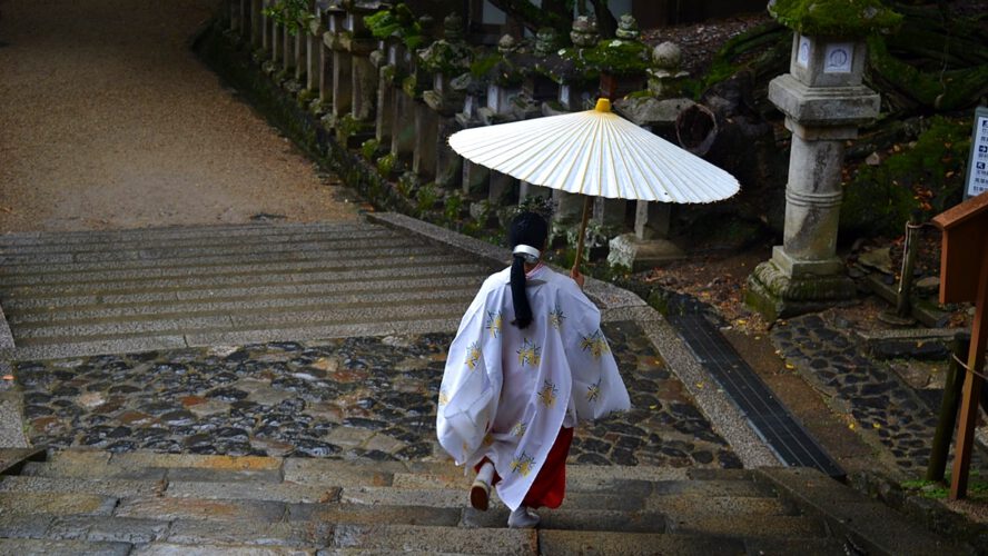 Off-the-Crushed Path Journey: Security Recommendation for Solo Vacationers