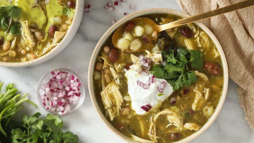 Inexperienced Chili Recipe with Hen and Beans
