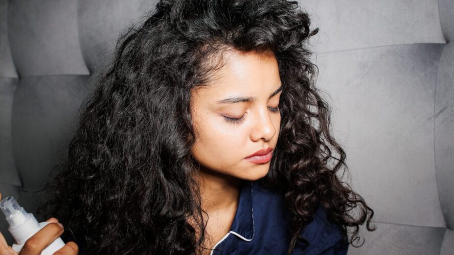 8 Finest Warmth Protectants for Pure Hair to Add to Your Routine