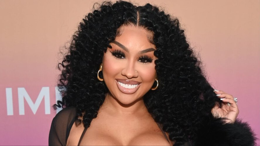 Oop! Ari Fletcher Claps Again After Fan Claims She Was Bullied Into Wanting To Redo Her Tooth (VIDEO)