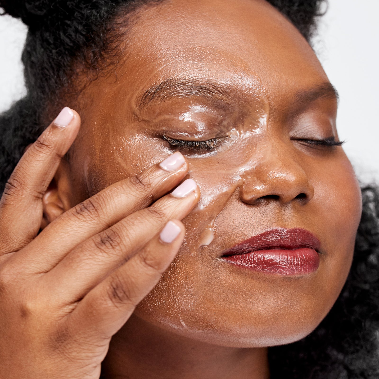 Mineral Oil as Make-up Remover: Is It Secure and Efficient?